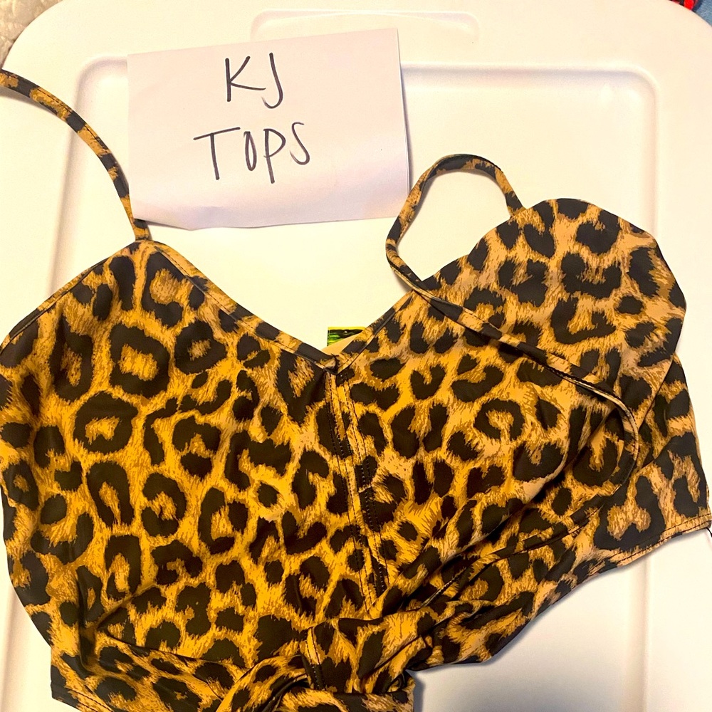 Kortni Jeane Tied Up Front Top Oversized Cheetah. OG